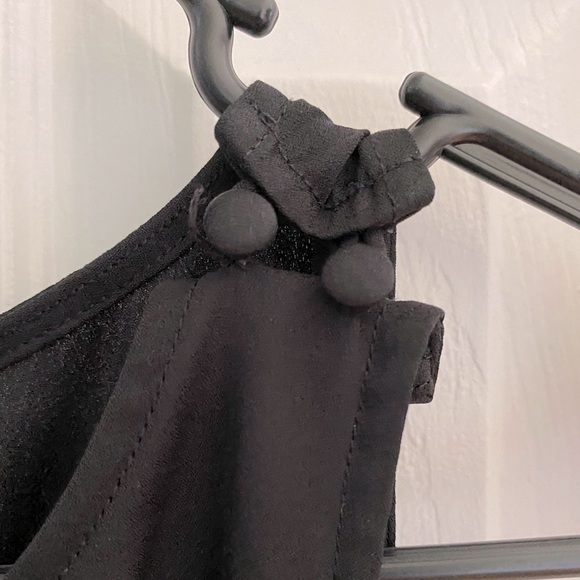 LOFT Women’s Petite Romper with Pockets - Picture 4 of 7